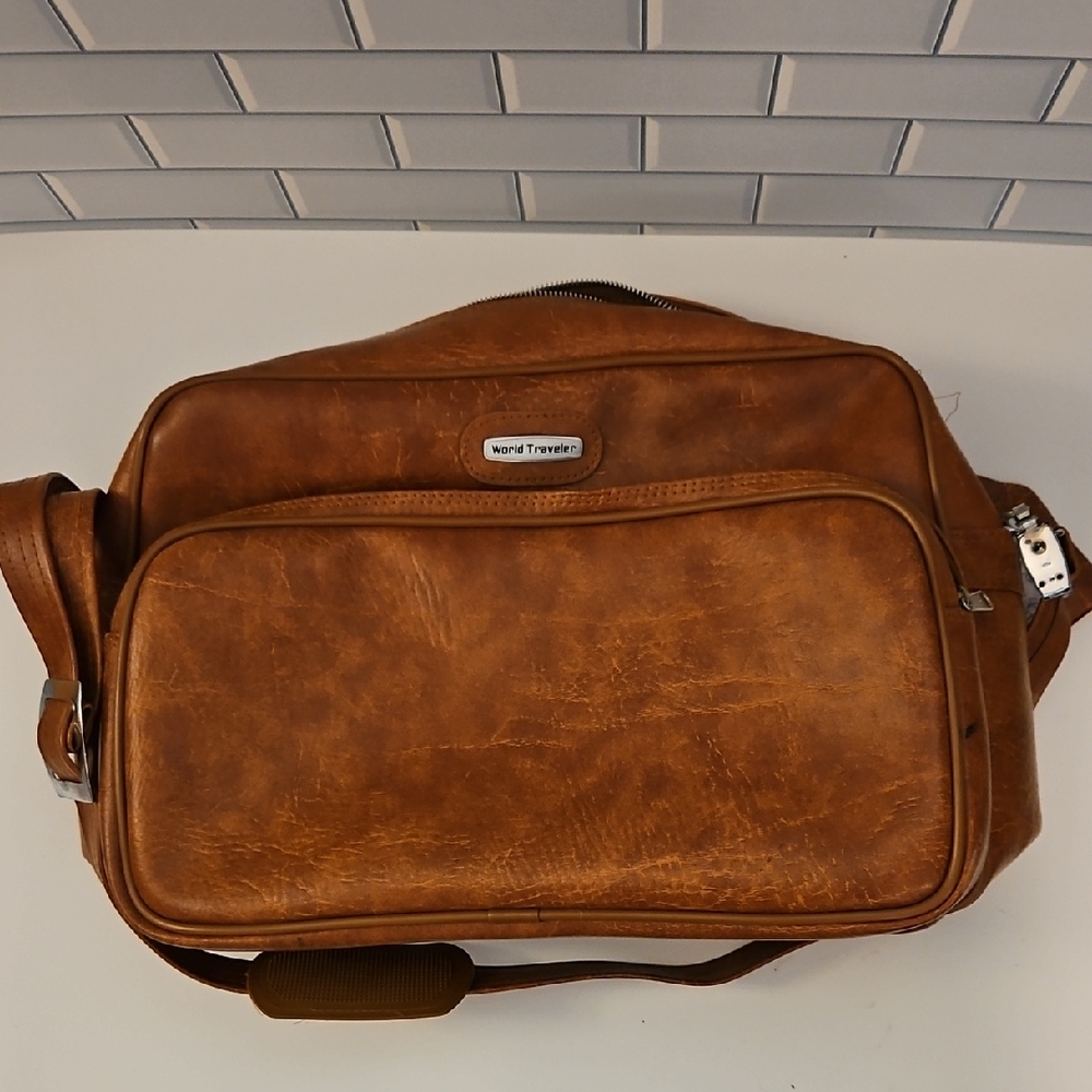 Vintage World Traveler Brown Leather Shoulder/Messenger Bag